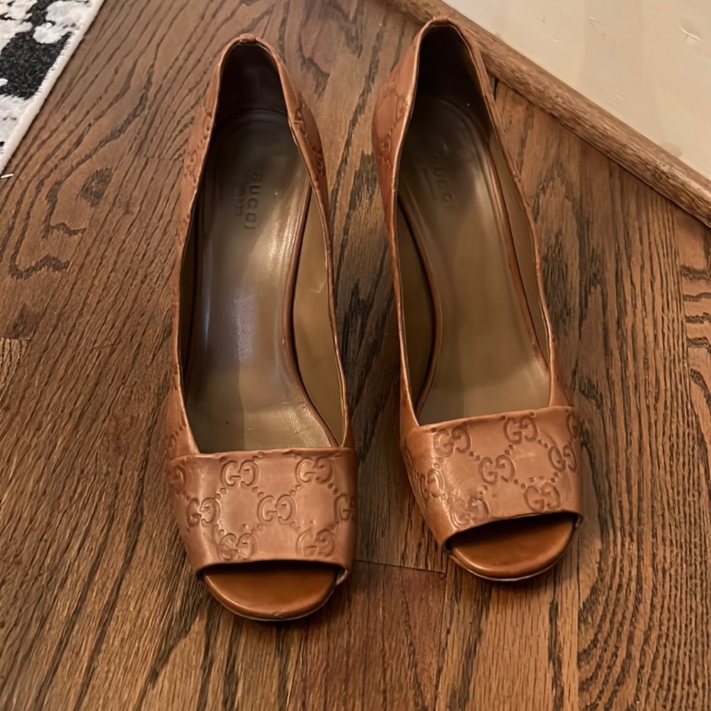 Gucci open toe pumps